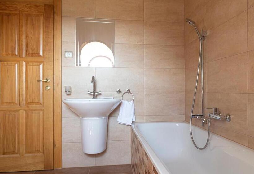 غرفة قياسية, Fiastyúk Udvarház