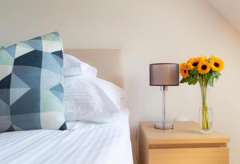 غرفة قياسية, Fiastyúk Udvarház