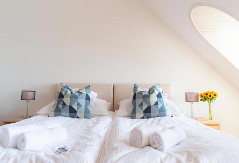 غرفة قياسية, Fiastyúk Udvarház