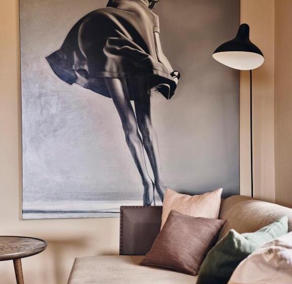 Номер Deluxe, Krenn