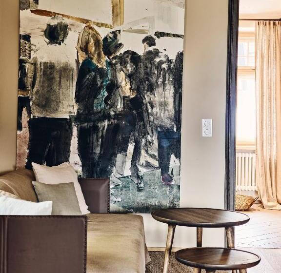 Номер Deluxe, Krenn