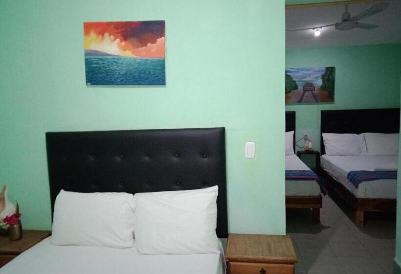 غرفة قياسية ثلاثية, Hospedaje Wotoch Aayin