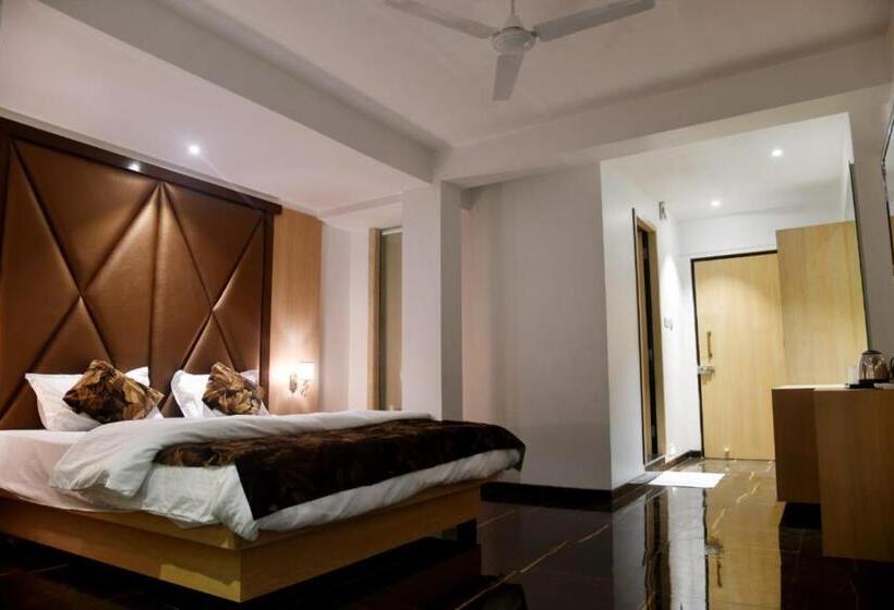 Люкс, Monarch Center Point Near Dahanu Beach, Bordi