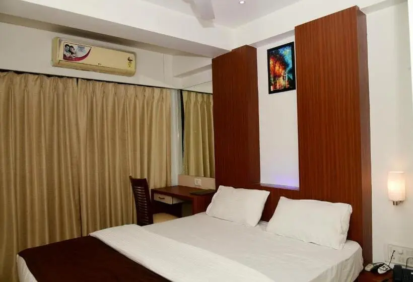 Executive-huone, Monarch Center Point Near Dahanu Beach, Bordi