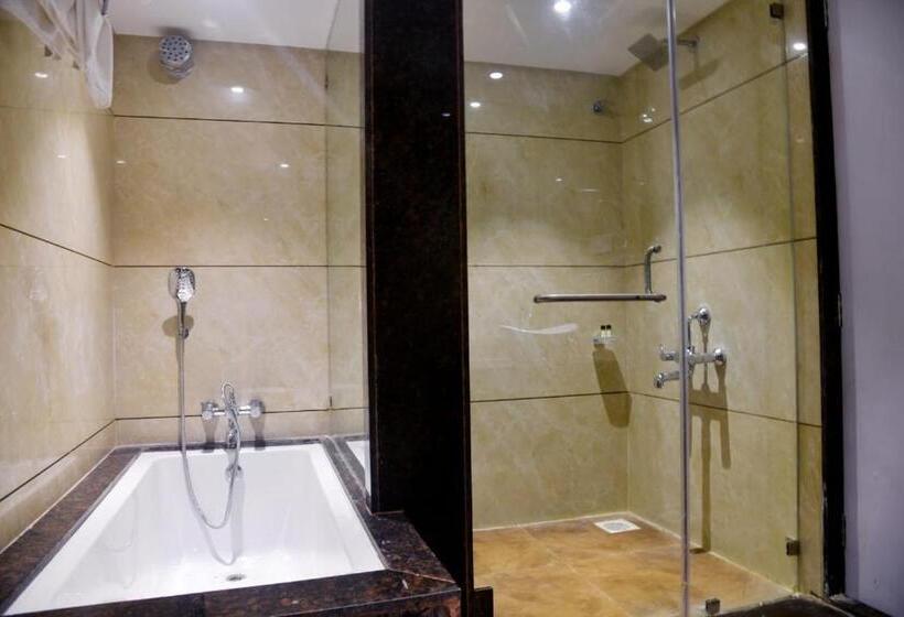 Номер Executive, Monarch Center Point Near Dahanu Beach, Bordi