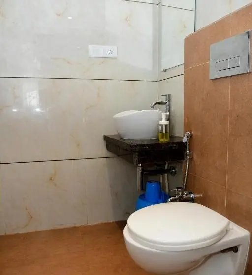 Deluxe-huone, Monarch Center Point Near Dahanu Beach, Bordi