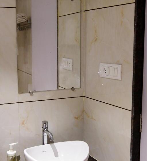 Номер Deluxe, Monarch Center Point Near Dahanu Beach, Bordi