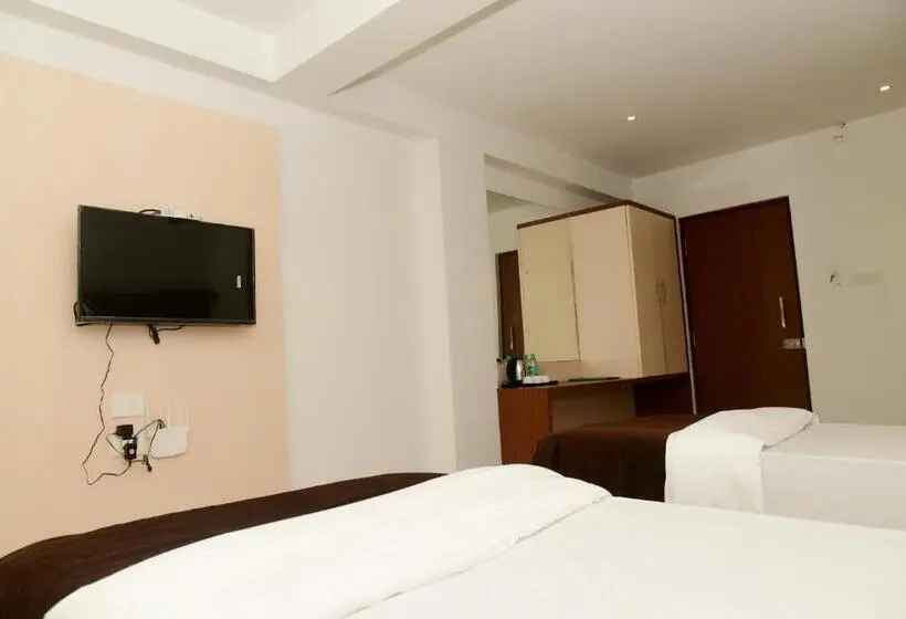 Superior Kolmen Hengen Huone, Monarch Center Point Near Dahanu Beach, Bordi