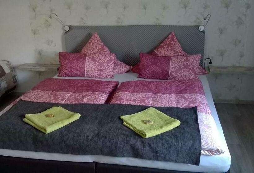 חדר משפחתי, Pension Elisabeth Am Elberadweg