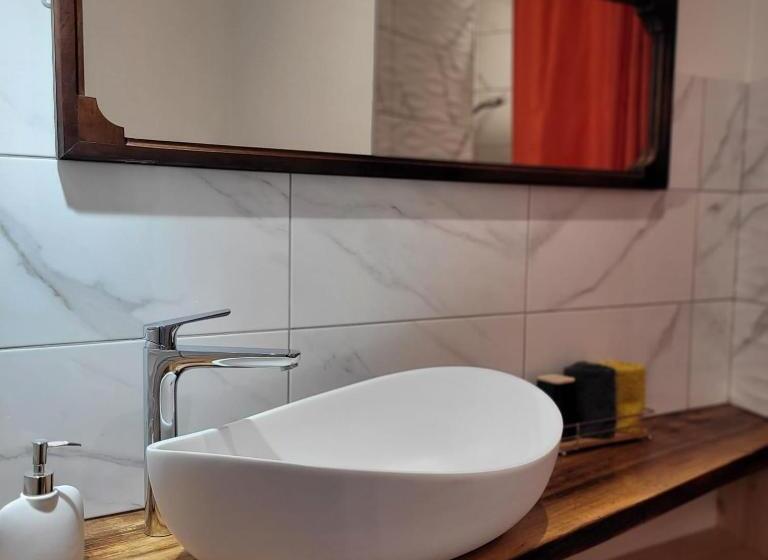 高级大房间, L Ancre Vive