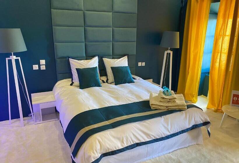 جناح مزود بجاكوزى, Le Charme De St Pierre