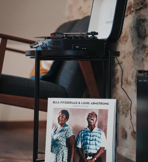 Номер Deluxe, Les Cabottes