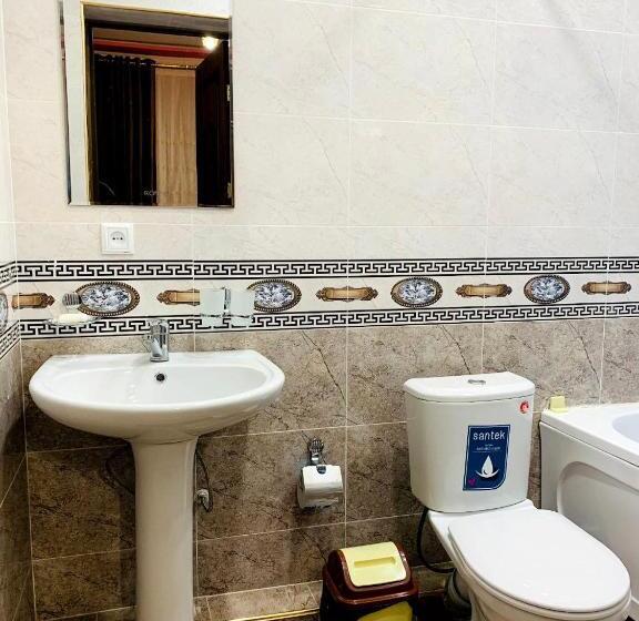 غرفة قياسية رباعية, зона отдых Apachi в горах чимган