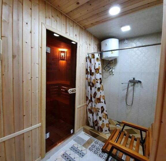 غرفة قياسية ثلاثية حمام مشترك, зона отдых Apachi в горах чимган