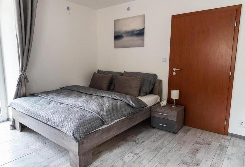 Appartement met 1 Slaapkamer met Terras, Penzion U Pivovaru