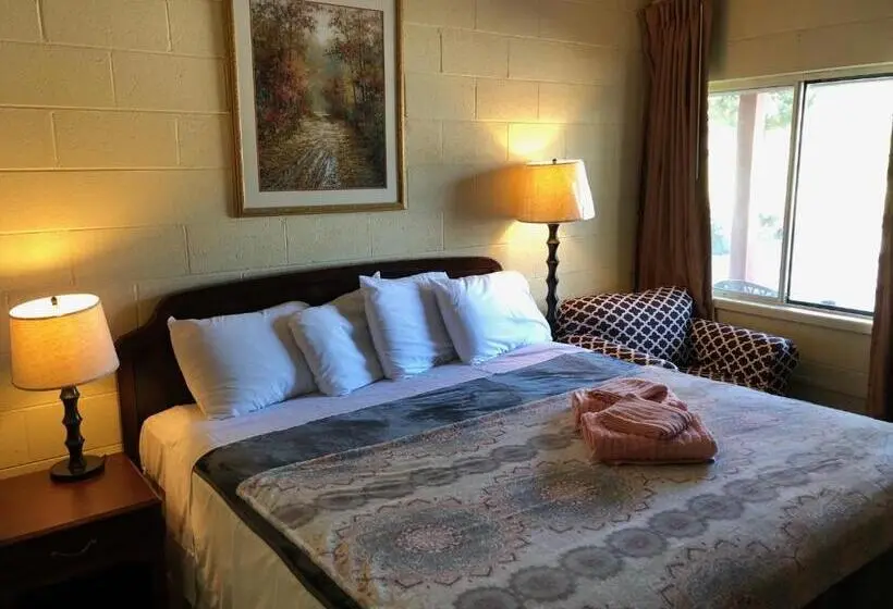 キングサイズベッドのスタンダードルーム, Rolling Hills Motel