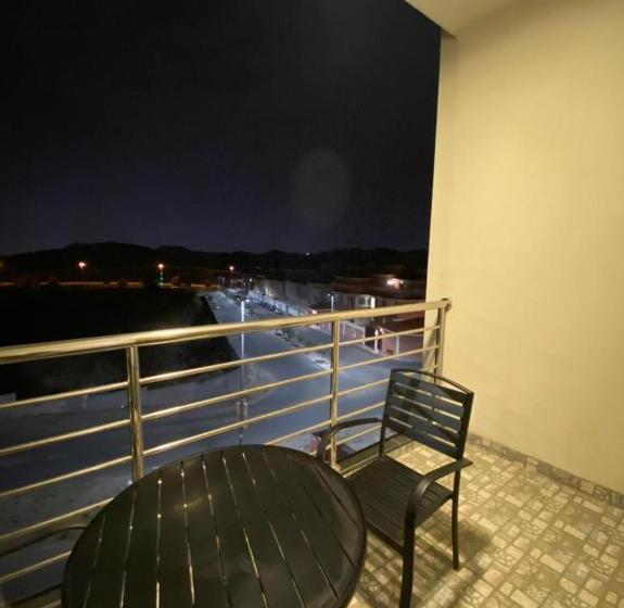 Апартаменты 2 Спальни, Toot House Elwsam