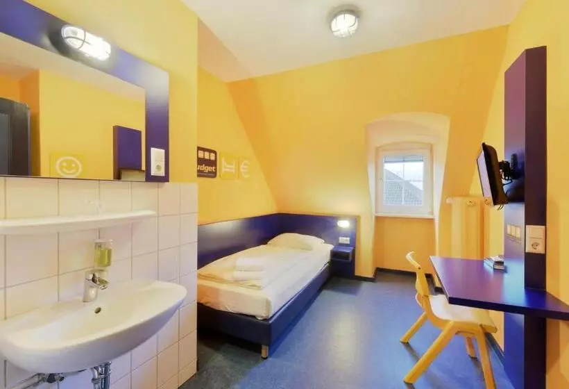 Standard Yhden Hengen Huone Jaettu Kylpyhuone, Bed Nbudget Expo Hostel Rooms