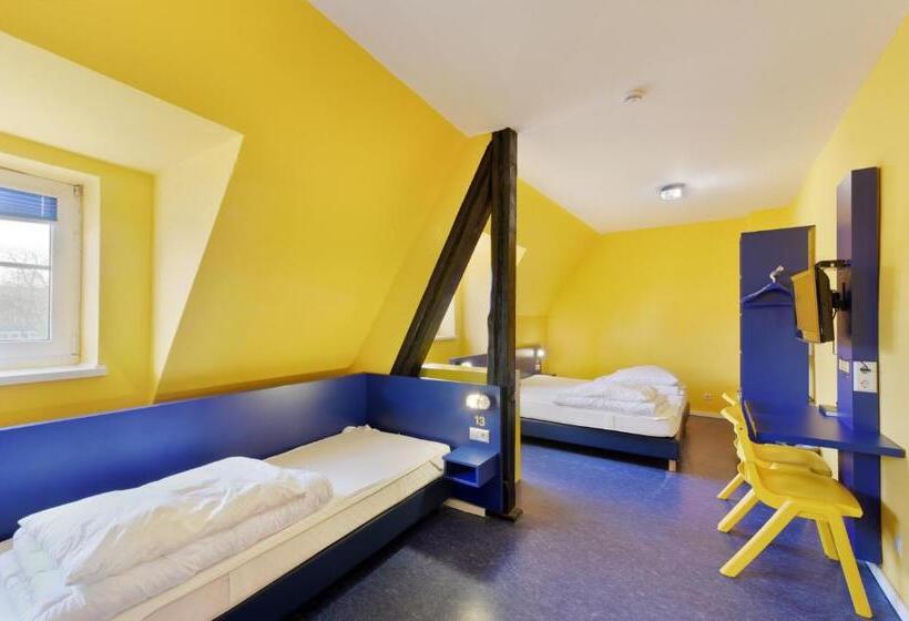 חדר סטנדרט לשלושה עם חדר אמבטיה משוף, Bed Nbudget Expo Hostel Rooms