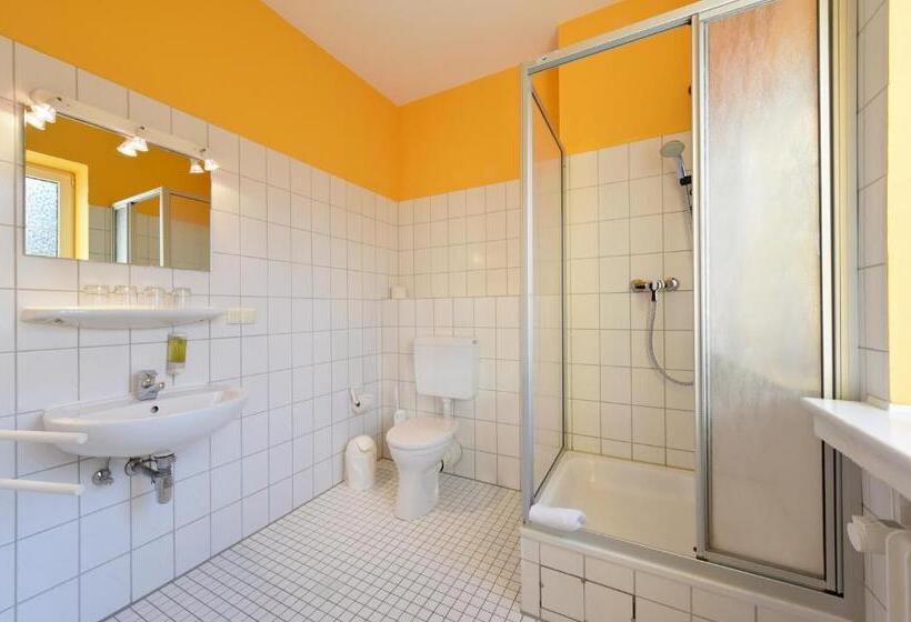 Семейный Номер, Bed Nbudget Expo Hostel Rooms