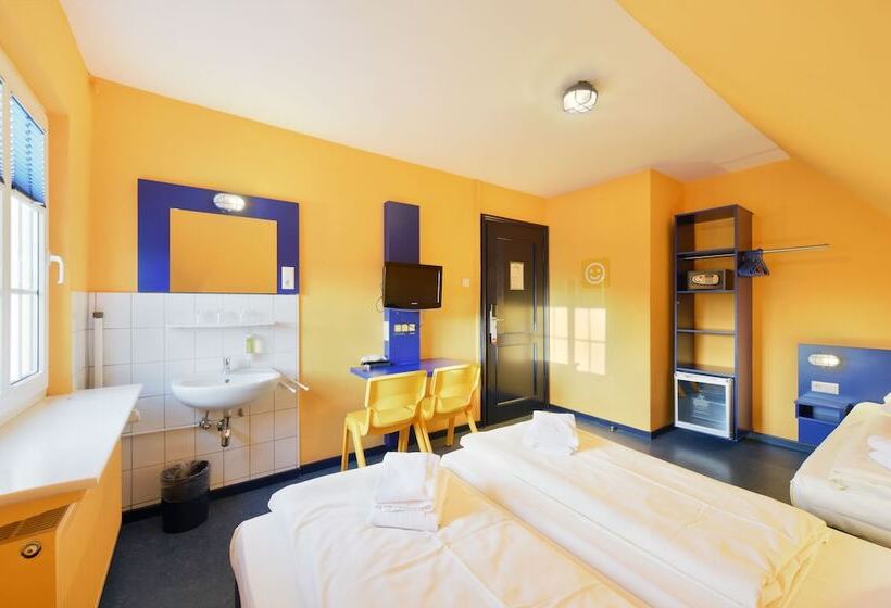 스탠다드 트리픔 룸 공동욕실, Bed Nbudget Expo Hostel Rooms