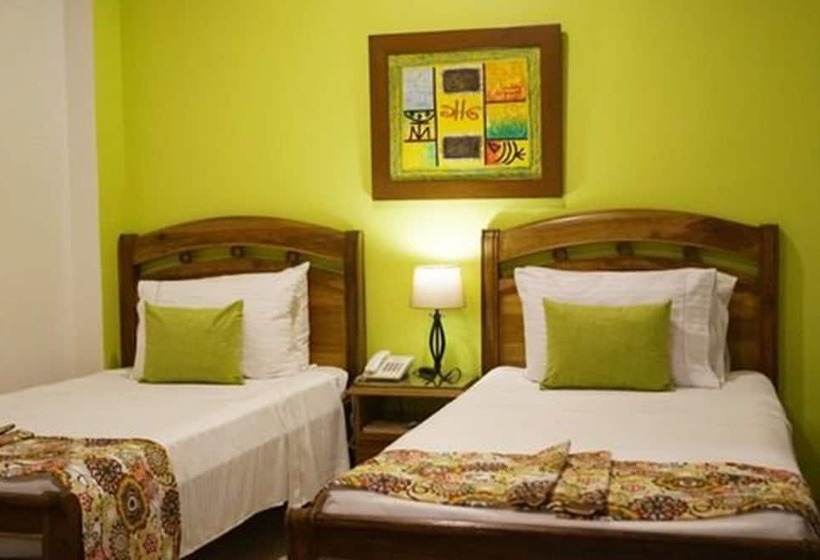 غرفة قياسية ثلاثية, Ayenda 1416 Castellana Real