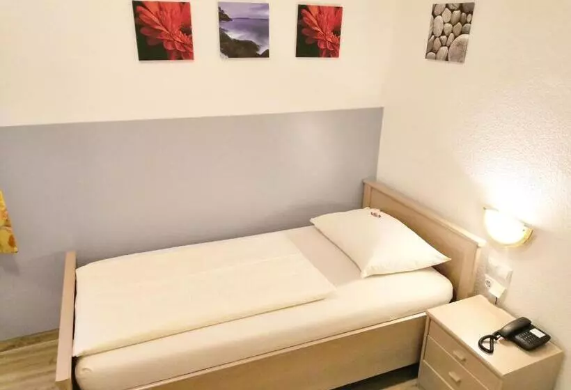 اتاق استاندارد یک نفره, Fantasie