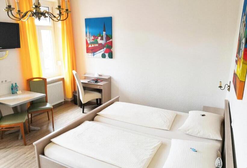 חדר סטנדרט, Fantasie