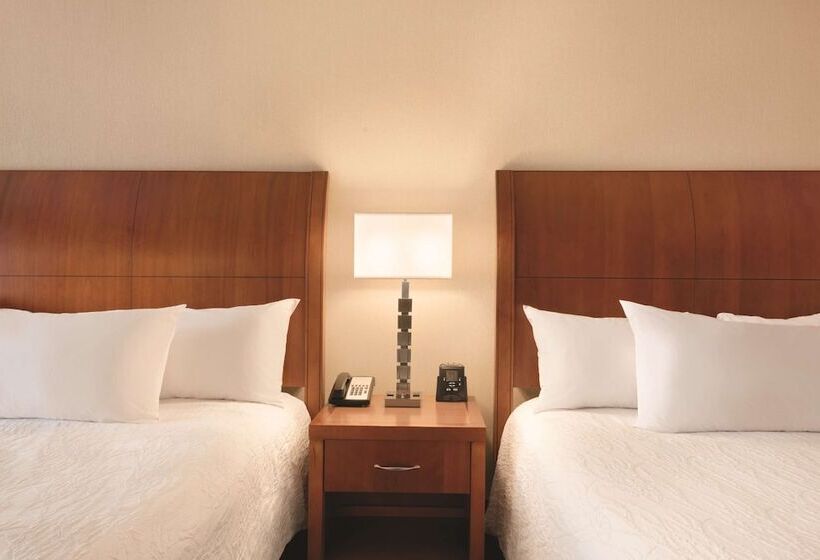 适合残疾人使用的标准间, Hilton Garden Inn Akron Canton Airport