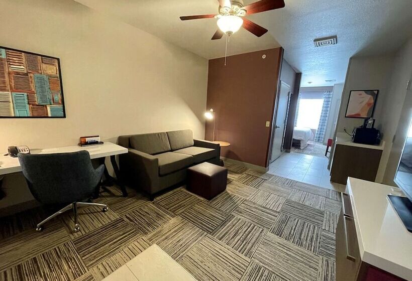 סוויטת ג'וניור, Hilton Garden Inn Oconomowoc