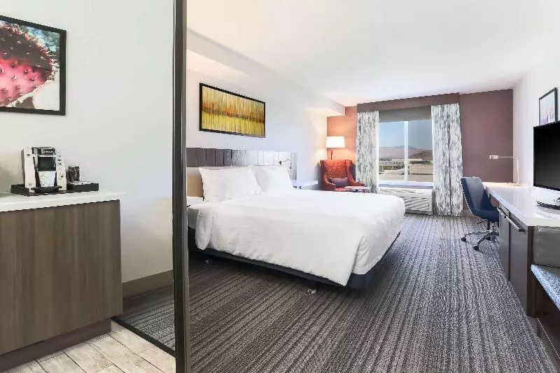 Standard-huone King-vuode, Hilton Garden Inn Reno
