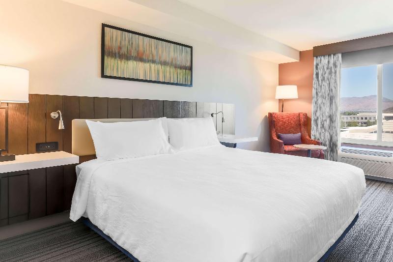 חדר סטנדרט עם מיטת קינג, Hilton Garden Inn Reno