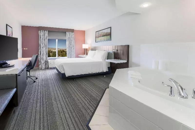 Standard-huone King-vuode, Hilton Garden Inn Reno