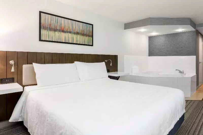 Standard-huone King-vuode, Hilton Garden Inn Reno