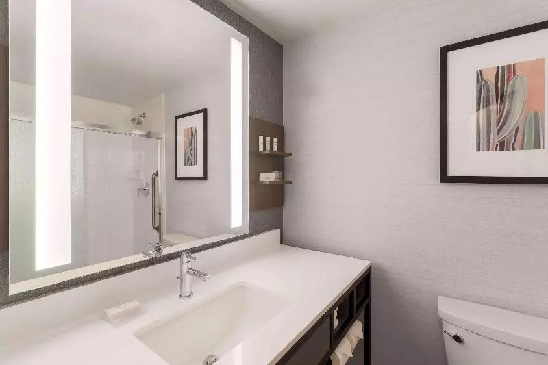 Standard-huone King-vuode, Hilton Garden Inn Reno