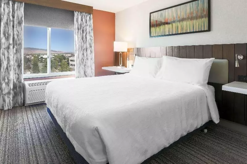 Standard-huone King-vuode, Hilton Garden Inn Reno