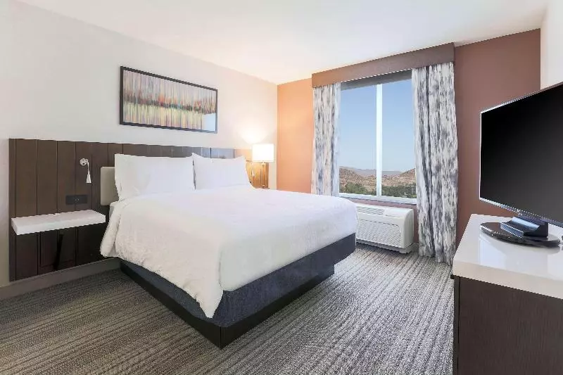 Standard-huone King-vuode, Hilton Garden Inn Reno