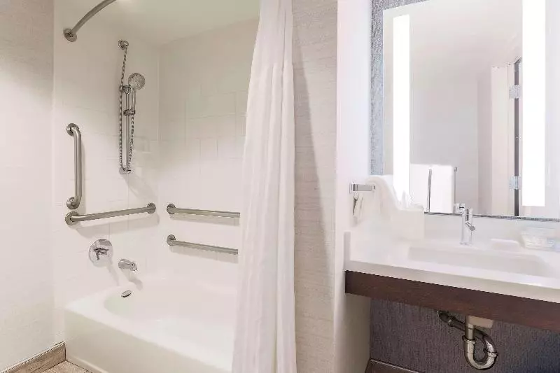 Standard-huone King-vuode, Hilton Garden Inn Reno