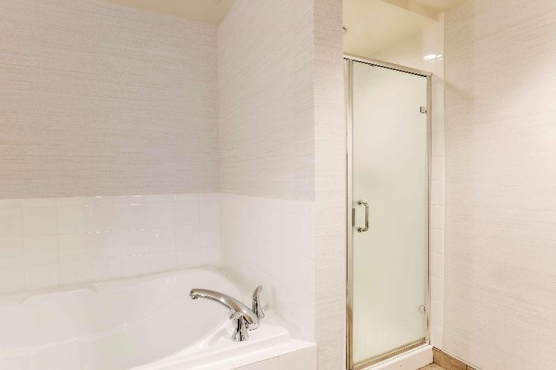 מיטת קינג בסוויטה, Hilton Garden Inn Reno