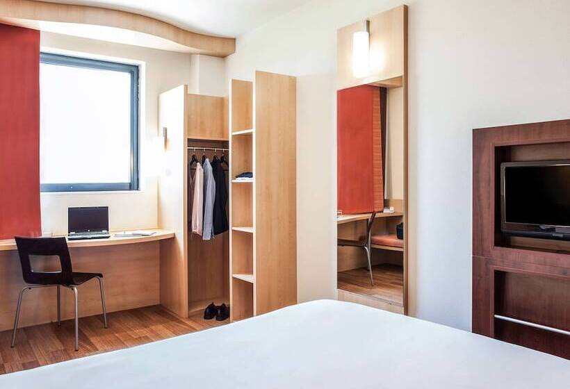 家庭间, Ibis Ripollet