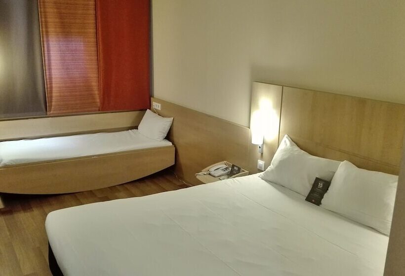 家庭间, Ibis Ripollet