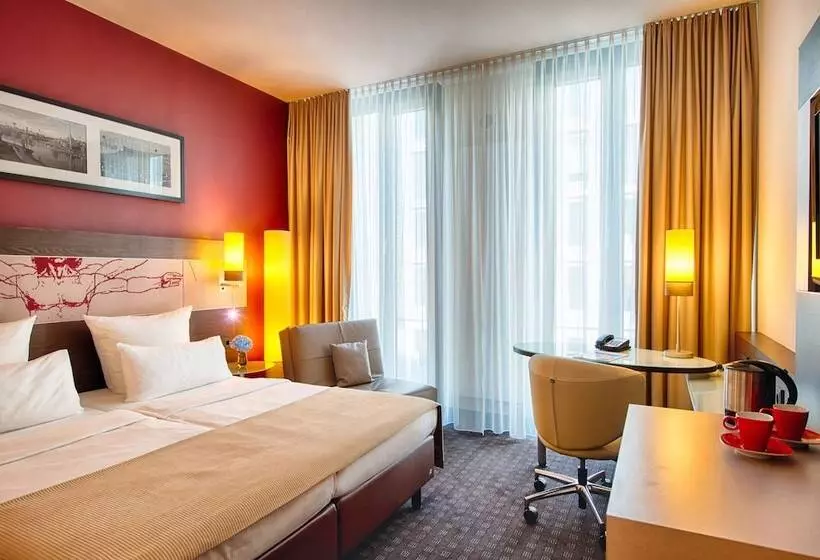Comfort Triple Room, Leonardo Royal Hotel Munich