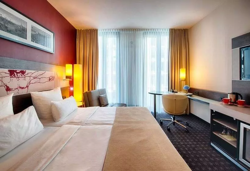 Comfort Triple Room, Leonardo Royal Hotel Munich