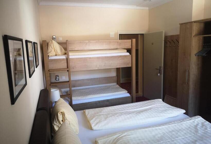 이코노이 4인룸, Staubbach