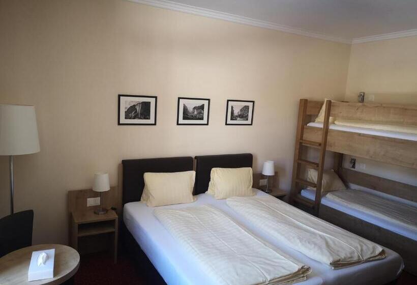 Economy Quadruple Room, Staubbach