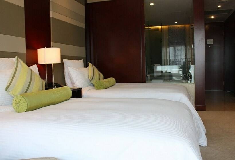 Quarto Deluxe, The Qube