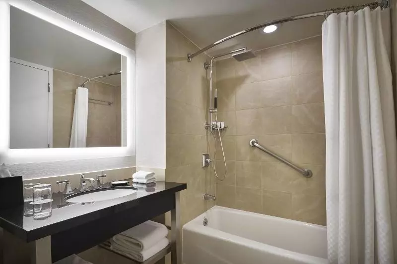 اتاق لوکس, The Westin Alexandria Old Town