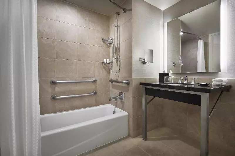 اتاق استاندارد با تخت بزرگ, The Westin Alexandria Old Town