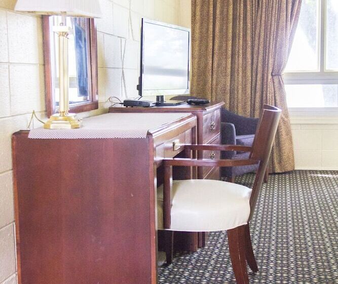 غرفة عائلية, Riverview Motel