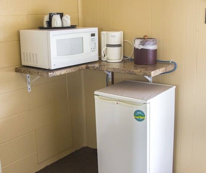 غرفة عائلية, Riverview Motel